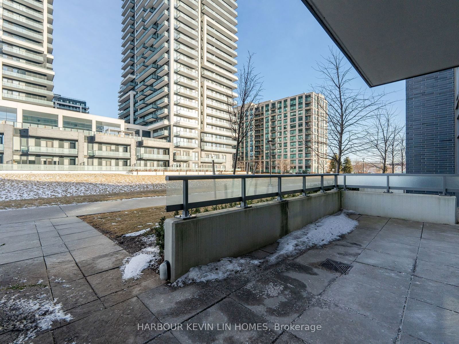 65 Oneida Cres, unit 102 for rent