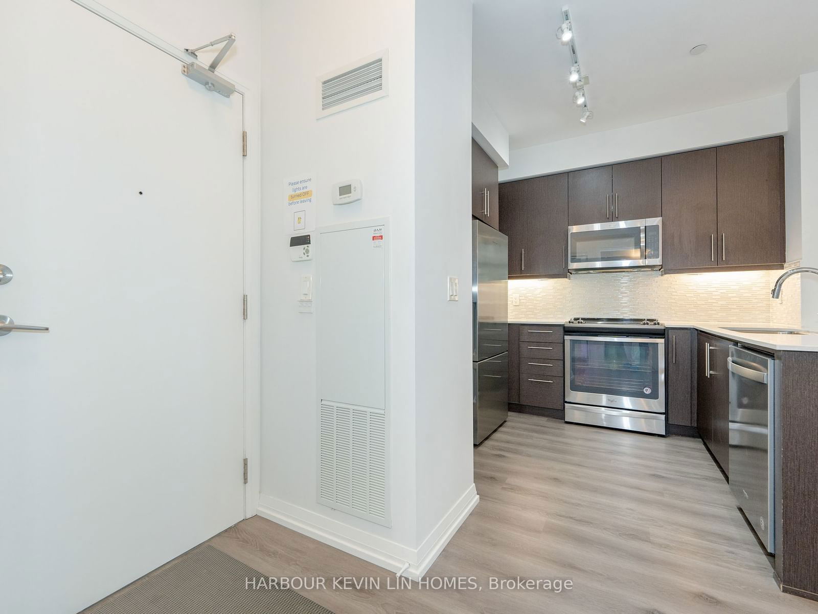 65 Oneida Cres, unit 102 for rent