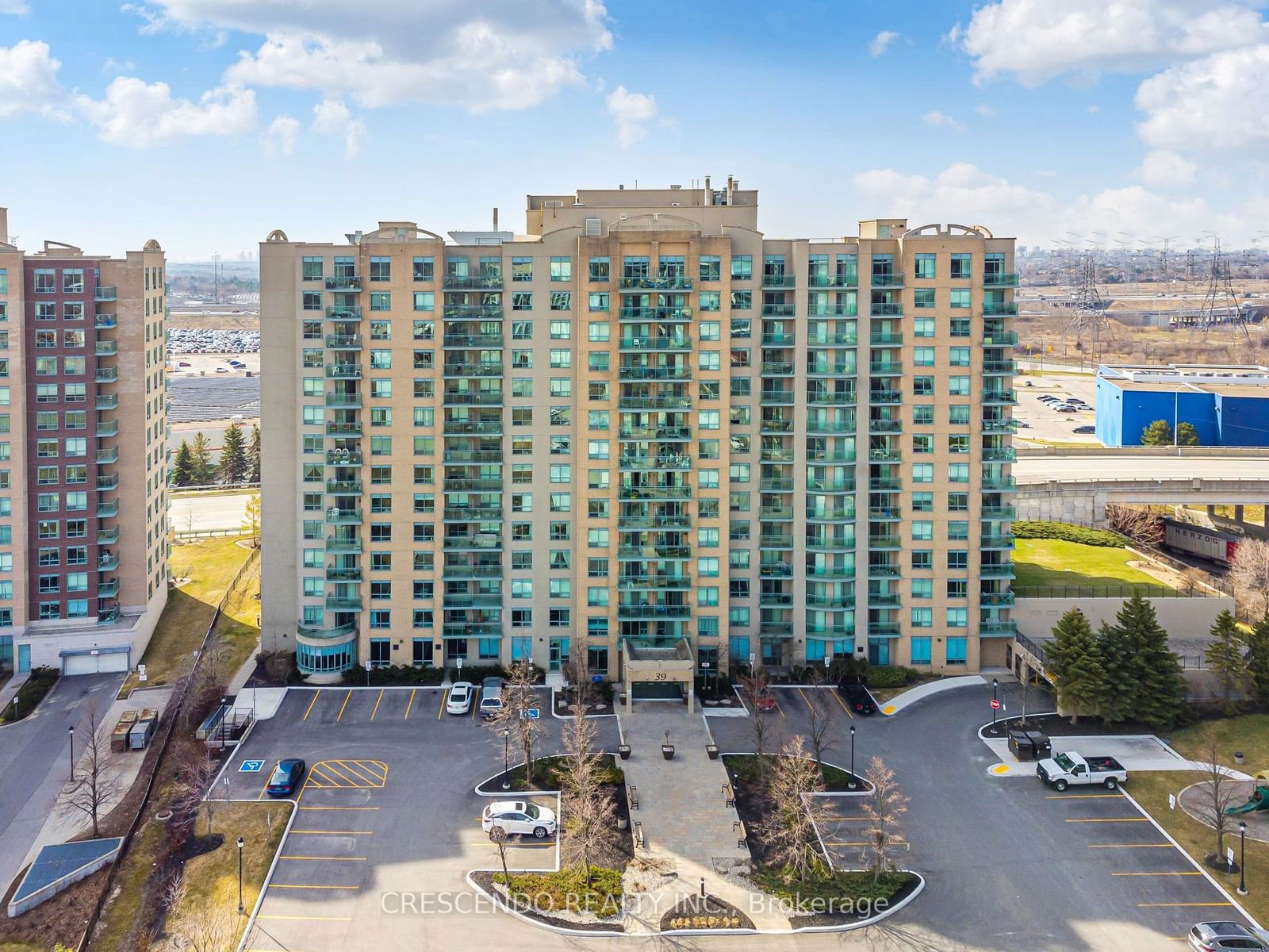 The Gates of Bayview Glen V Condos, Richmond Hill, Toronto