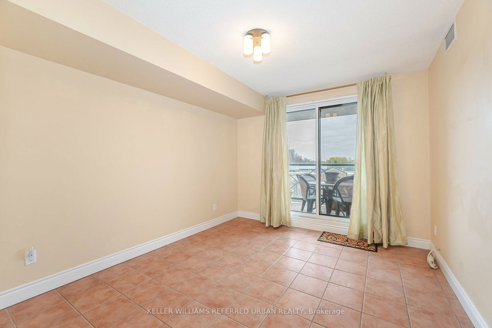 121 Woodbridge Ave, unit 404 for sale