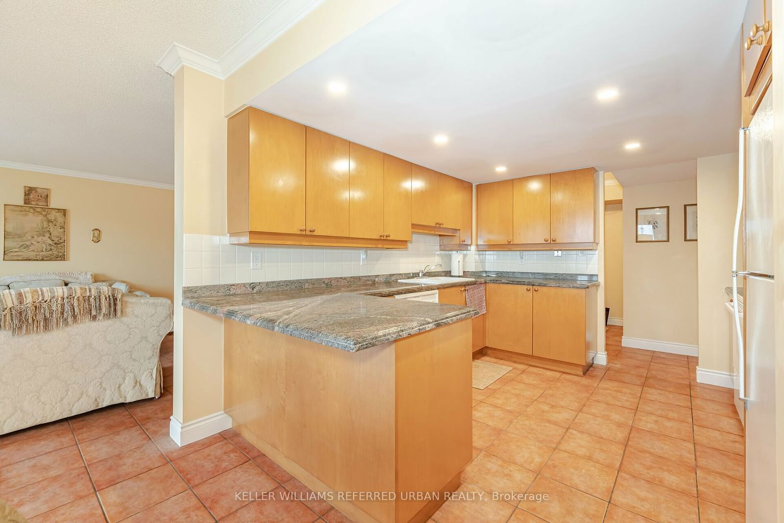 121 Woodbridge Ave, unit 404 for sale