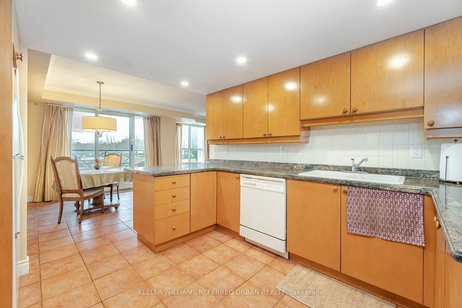 121 Woodbridge Ave, unit 404 for sale