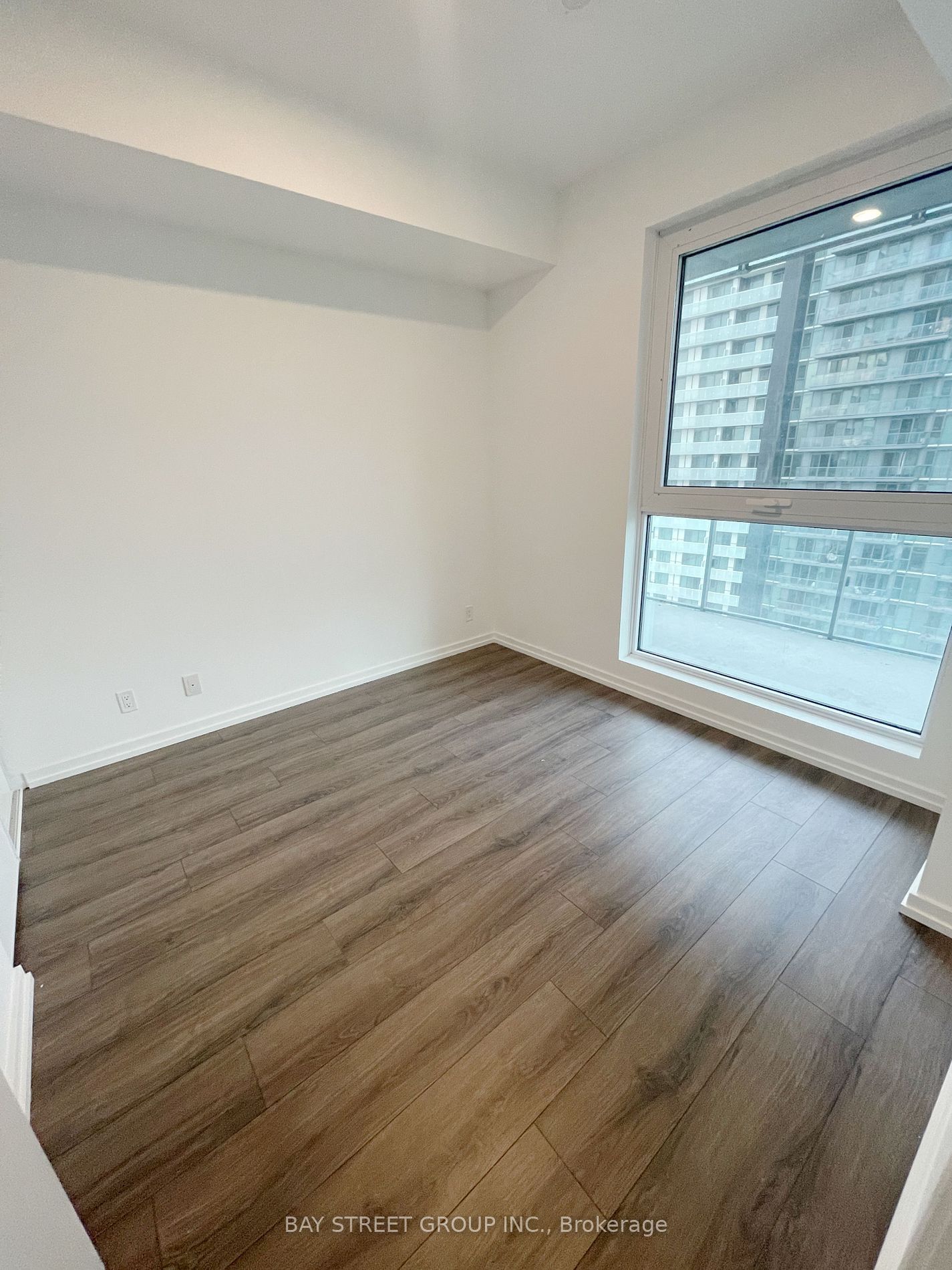 7890 Jane St, unit 2710 for rent