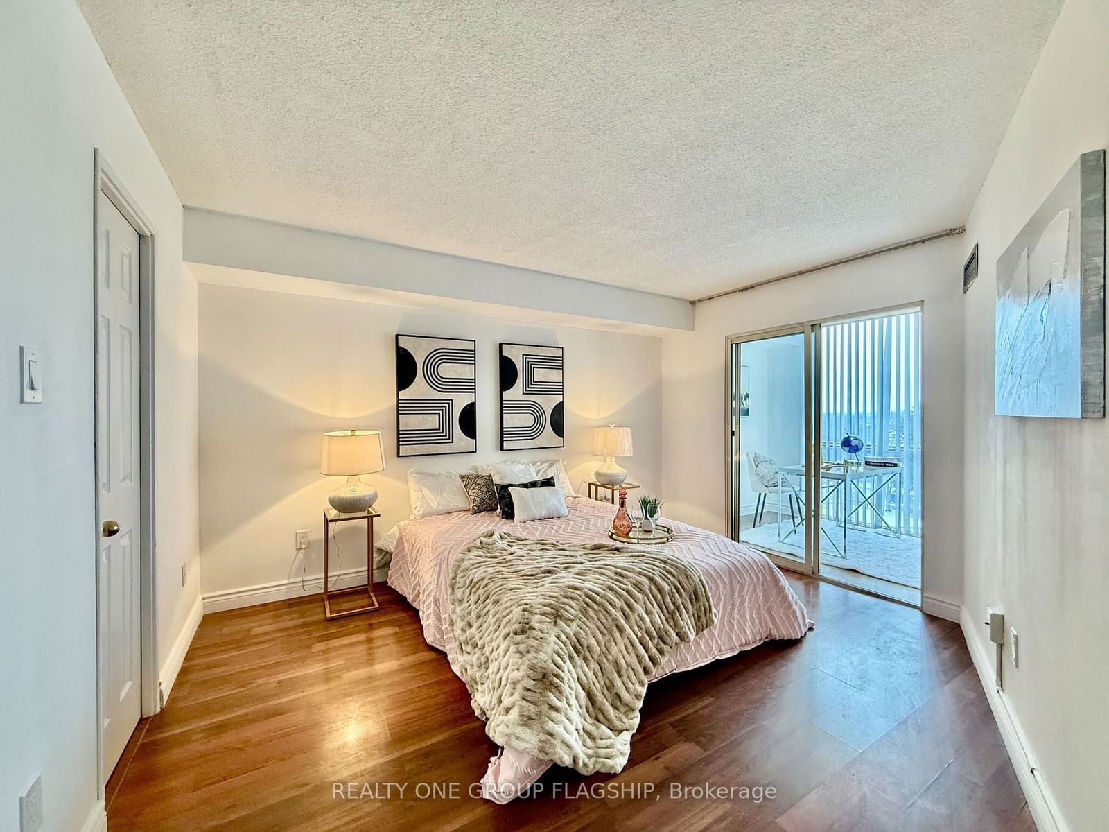 30 Harding Blvd W, unit 609 for sale