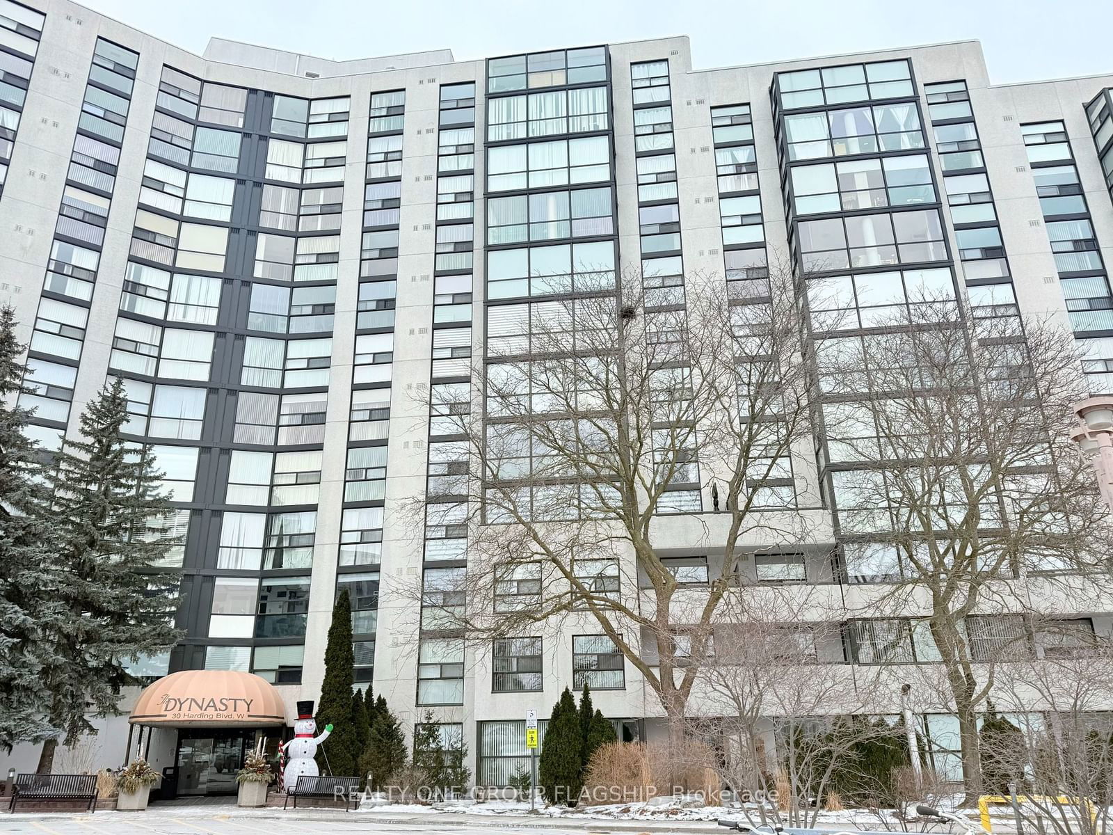 30 Harding Blvd W, unit 609 for sale