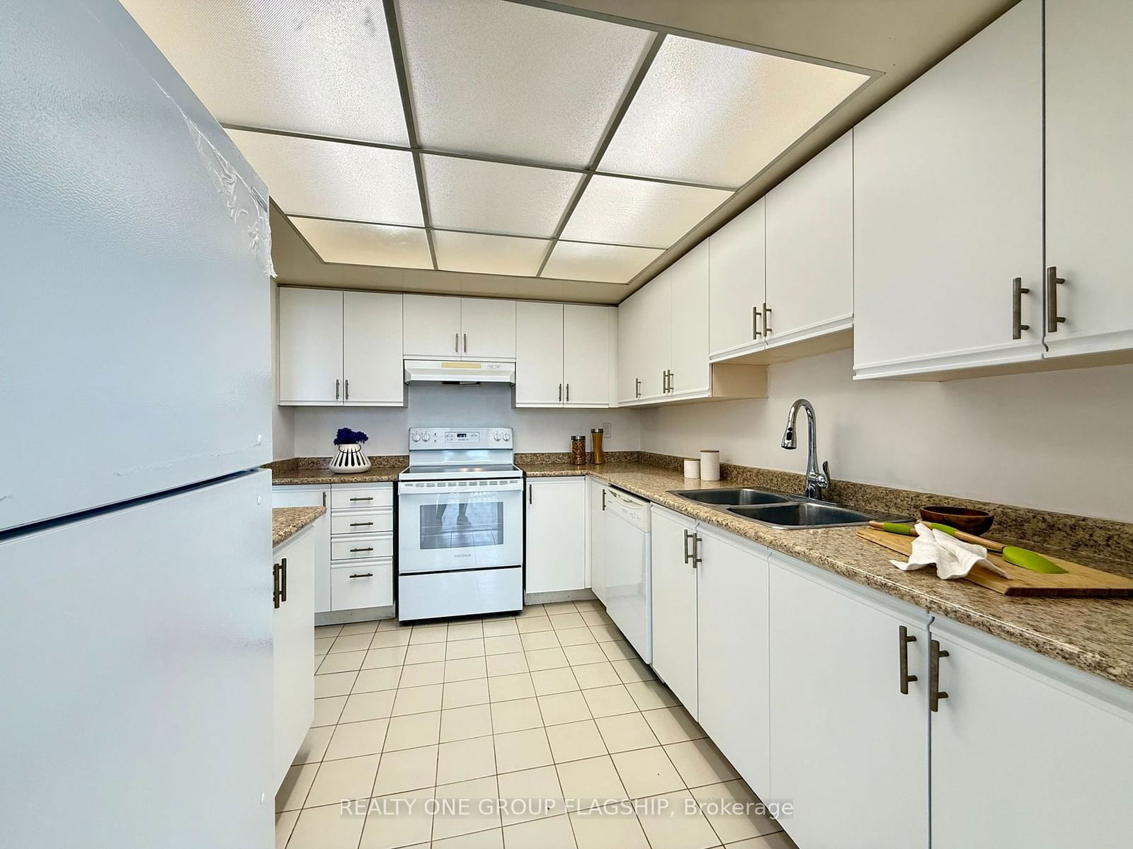 30 Harding Blvd W, unit 609 for sale