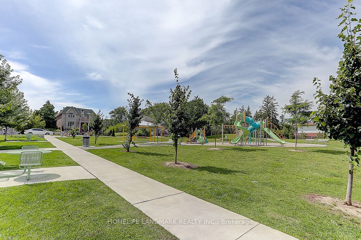 Royal Gardens II Condos, Richmond Hill, Toronto