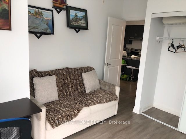 8763 Bayview Ave, unit 229 for rent