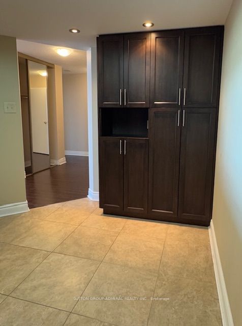 7601 Bathurst St, unit 803 for rent