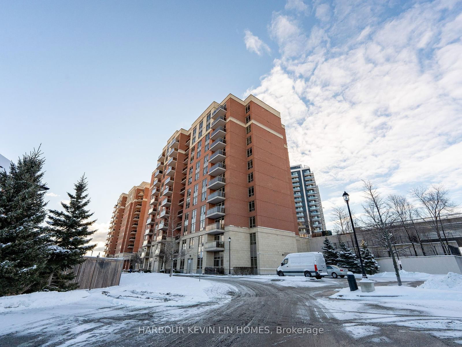 75 King William Cres, unit LPH07 for sale