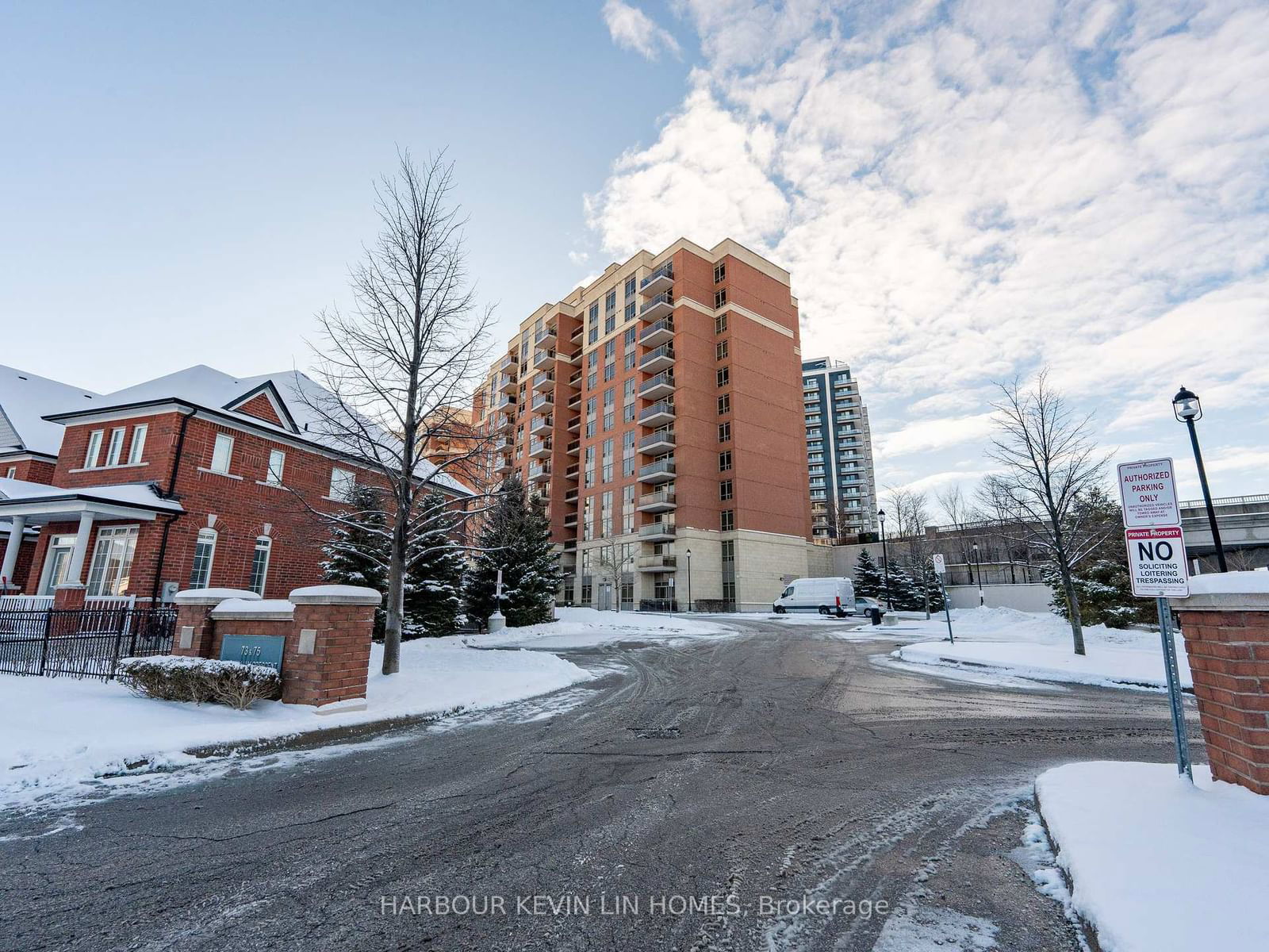 75 King William Cres, unit LPH07 for sale