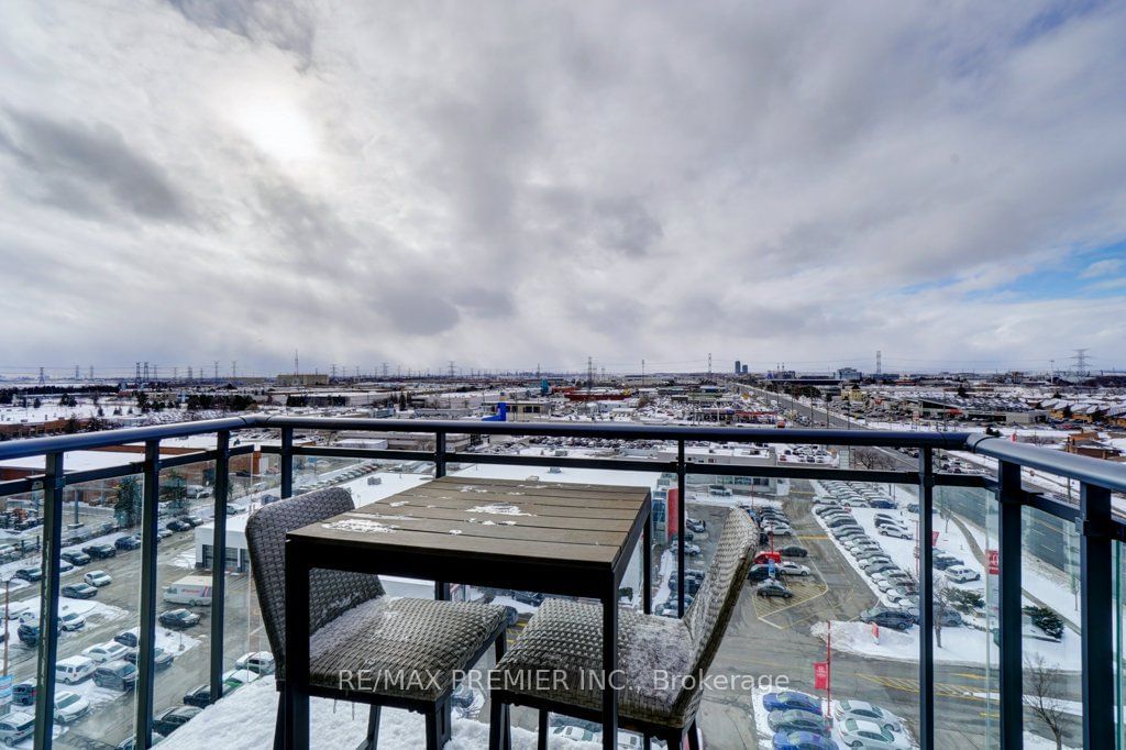 12 Woodstream Blvd, unit 1004 for sale