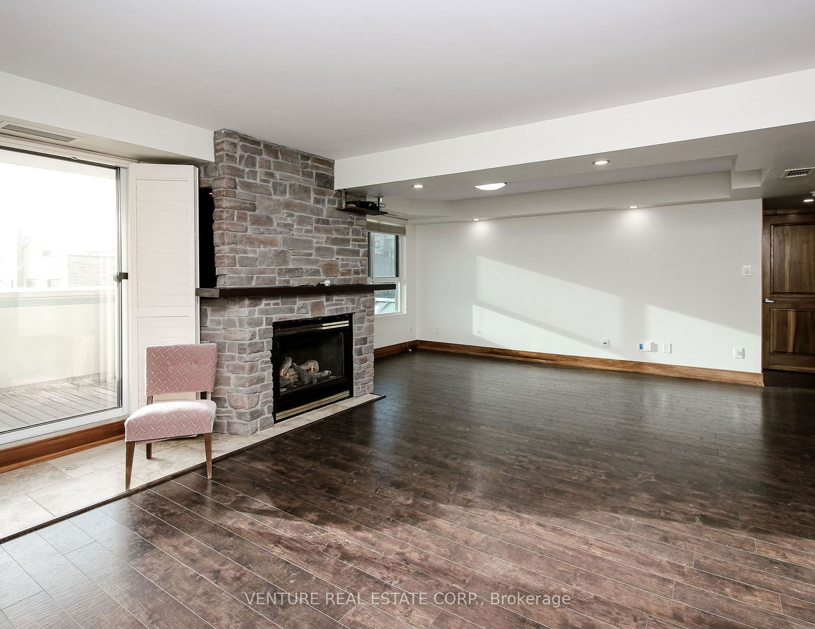 121 Woodbridge Ave, unit 312 for sale