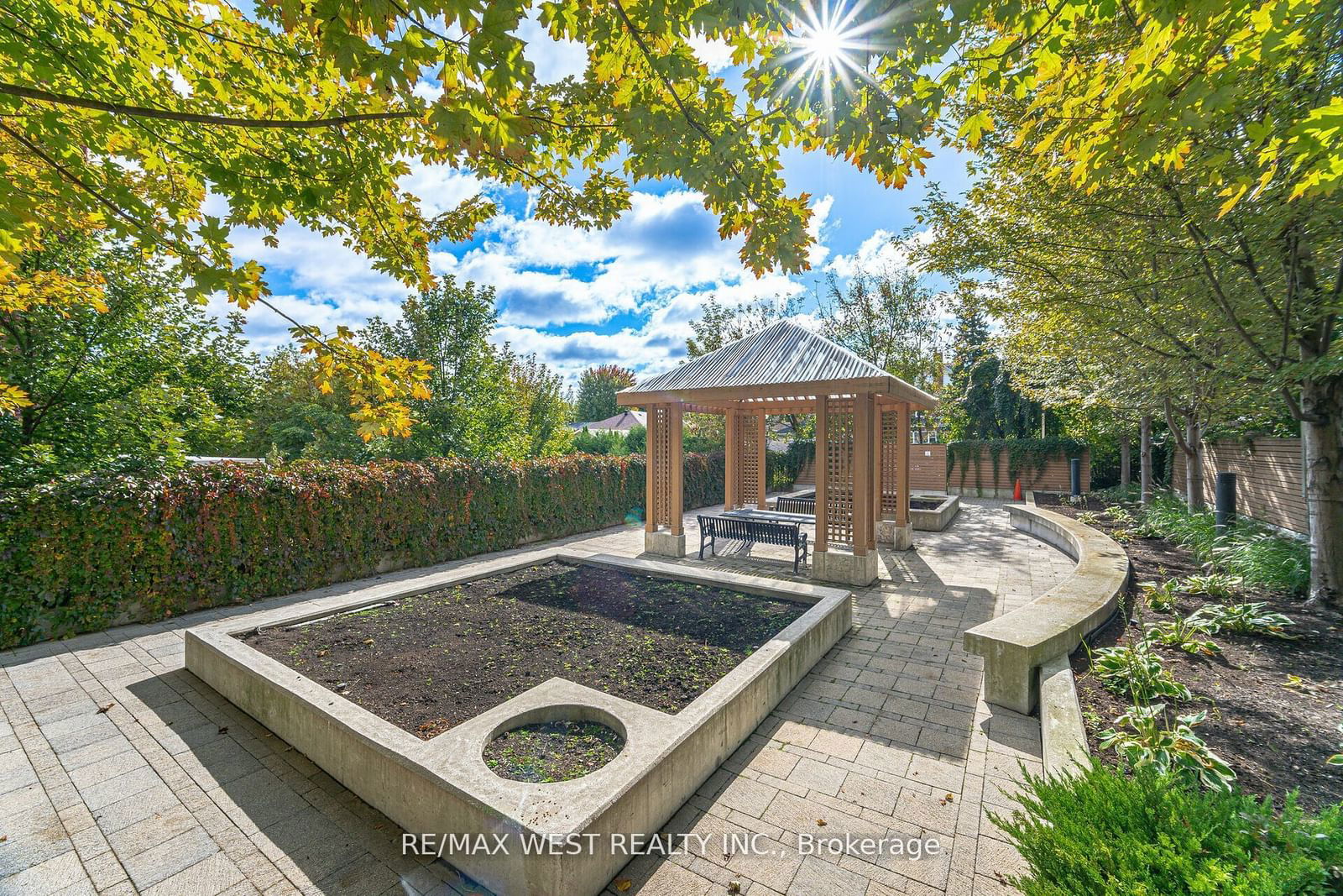 Renaissance Court Condos, Vaughan, Toronto