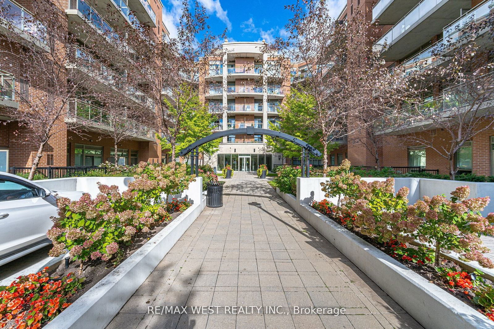 Renaissance Court Condos, Vaughan, Toronto