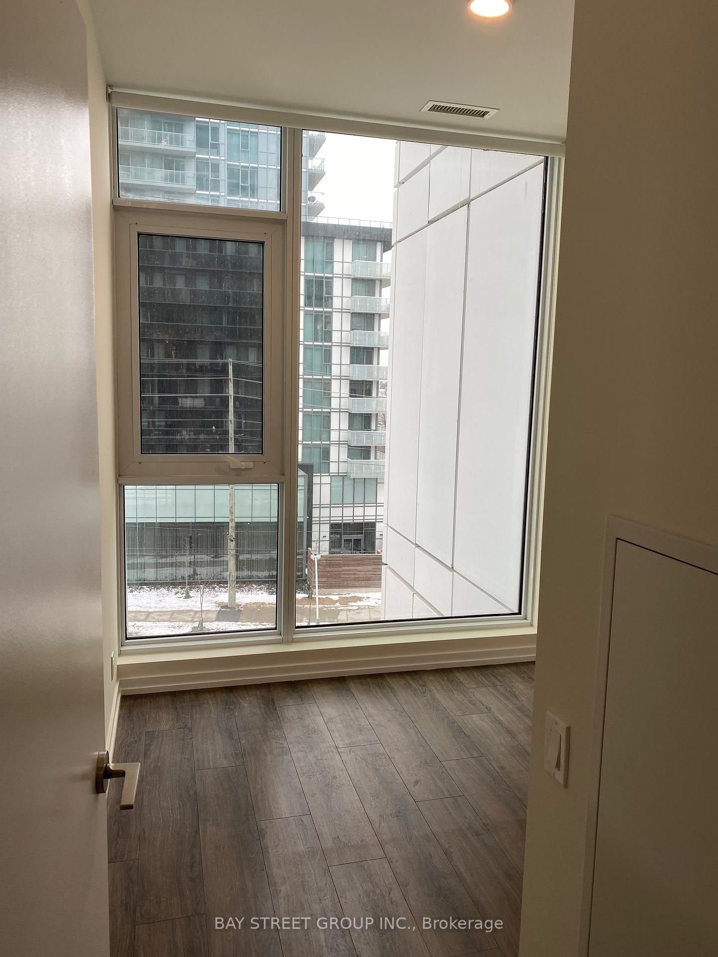 7890 Jane St, unit 608 for rent