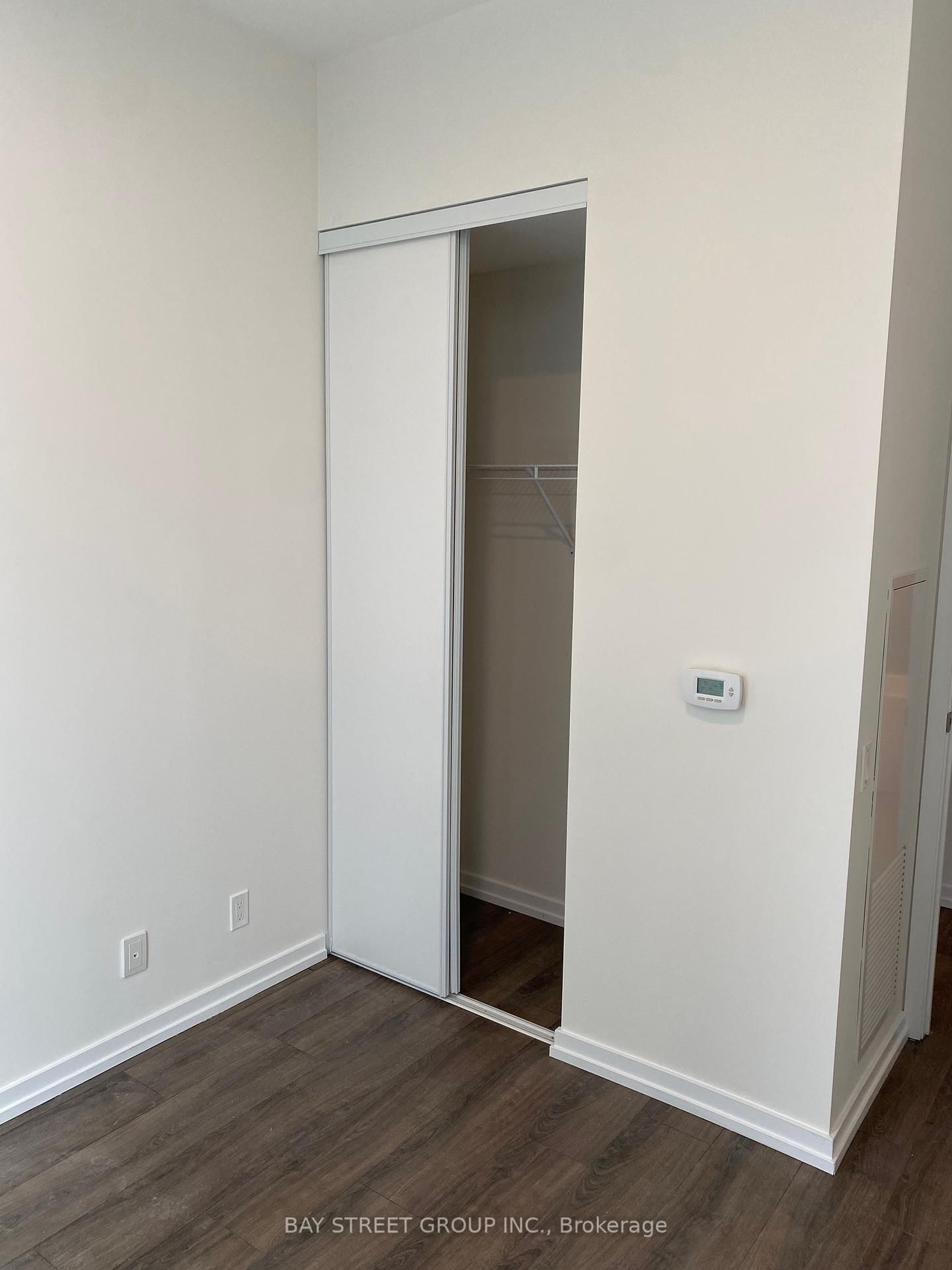 7890 Jane St, unit 608 for rent