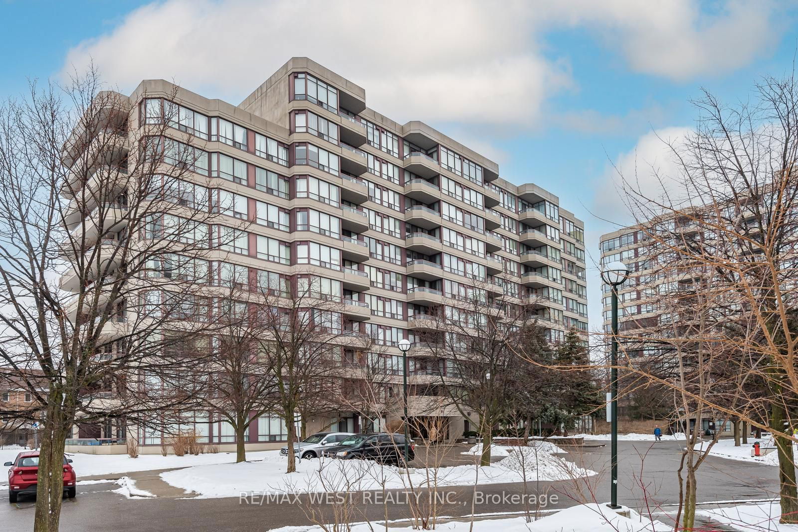 81 Townsgate Dr, unit 311 for sale