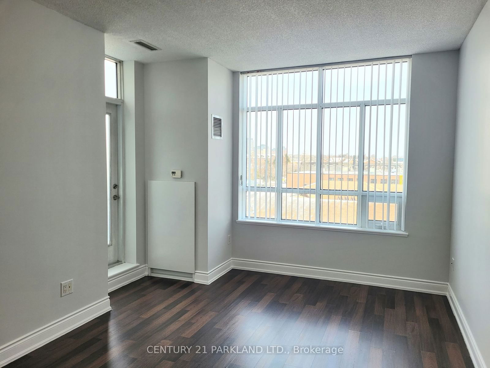 2396 Major Mackenzie Dr, unit 402 for rent