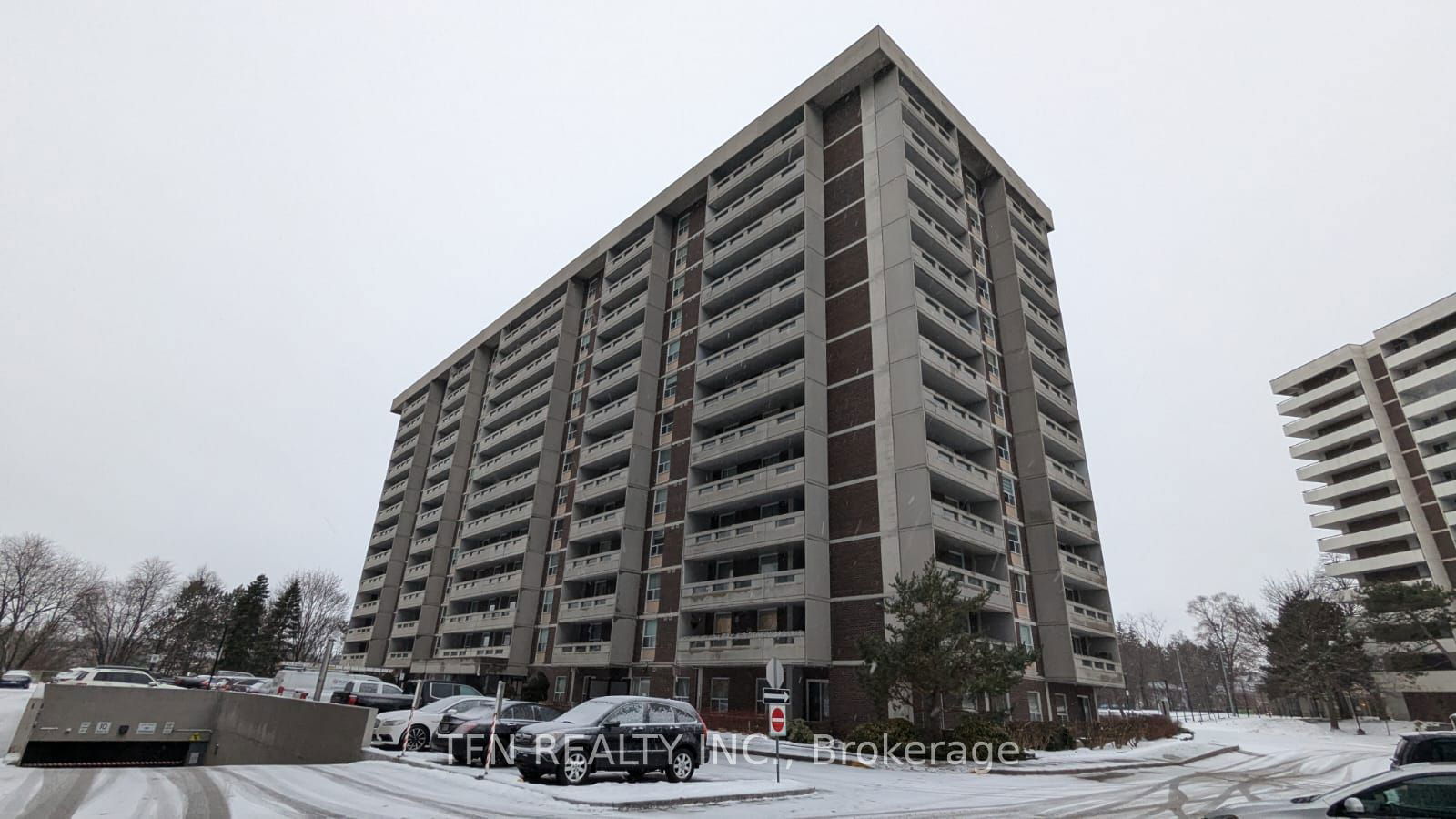 60 Inverlochy Blvd, unit 1105 for sale