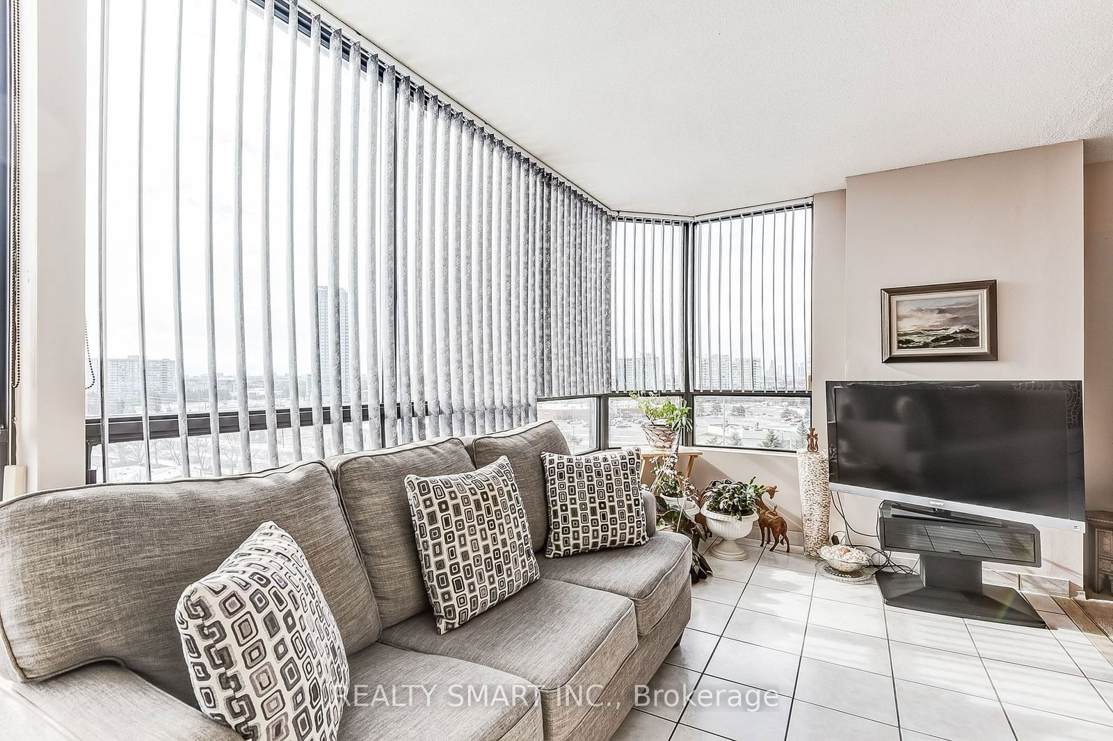 7601 Bathurst St, unit 806 for sale