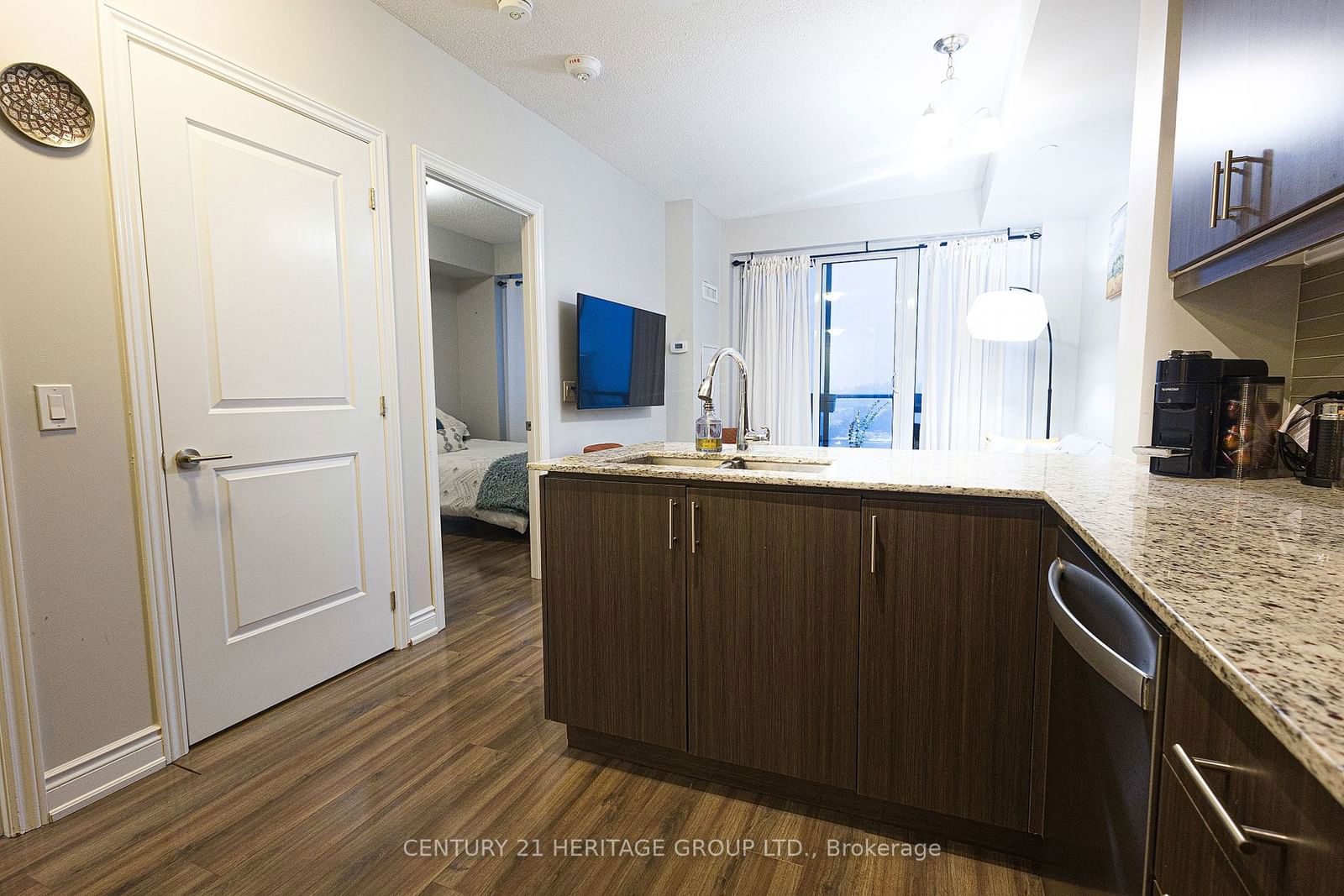 9618 Yonge St, unit 1007 for sale