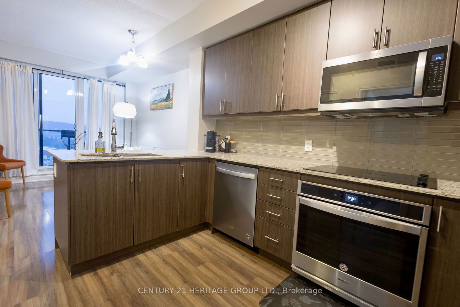 9618 Yonge St, unit 1007 for sale