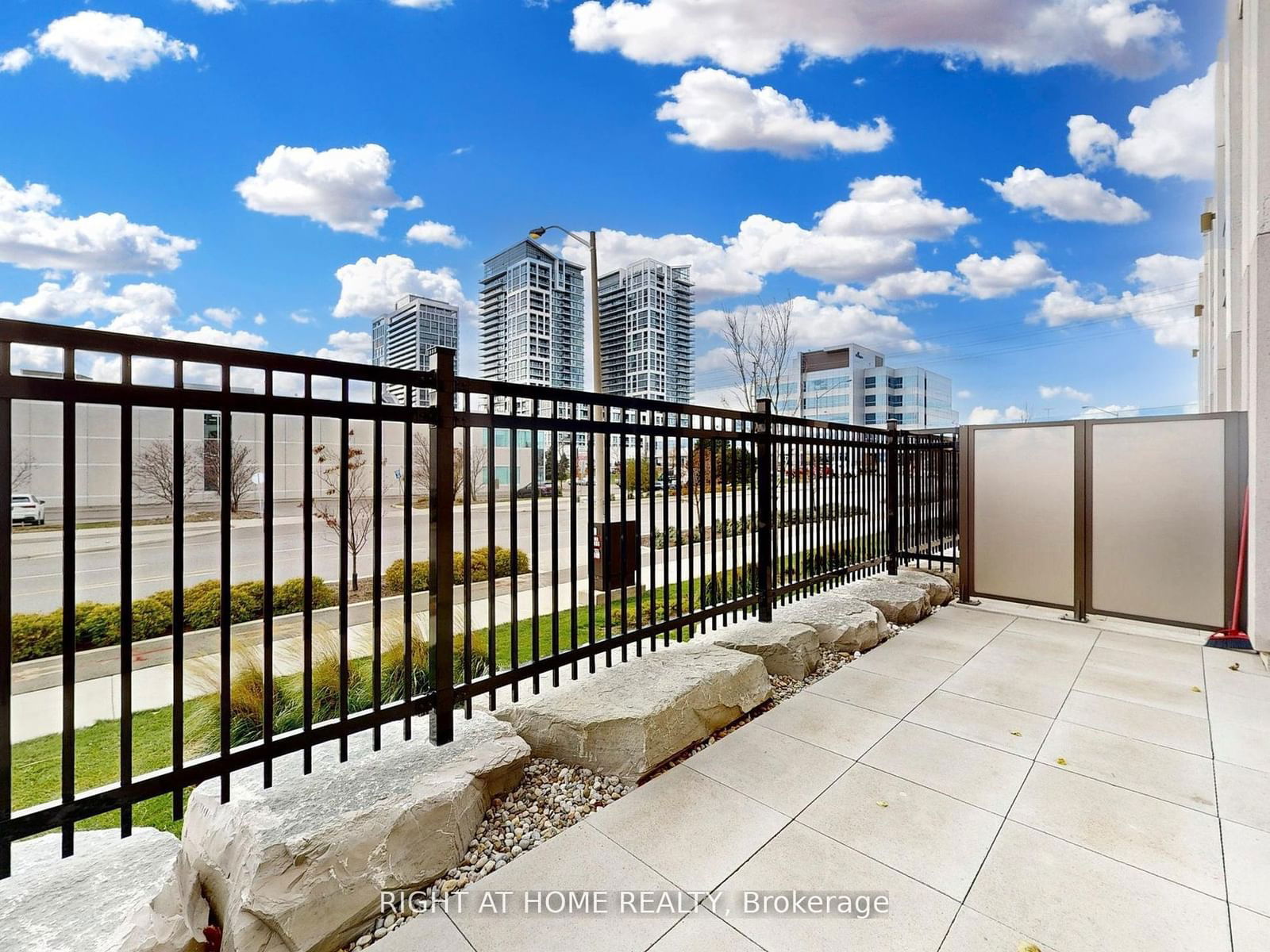 9075 Jane St, unit 106 for sale