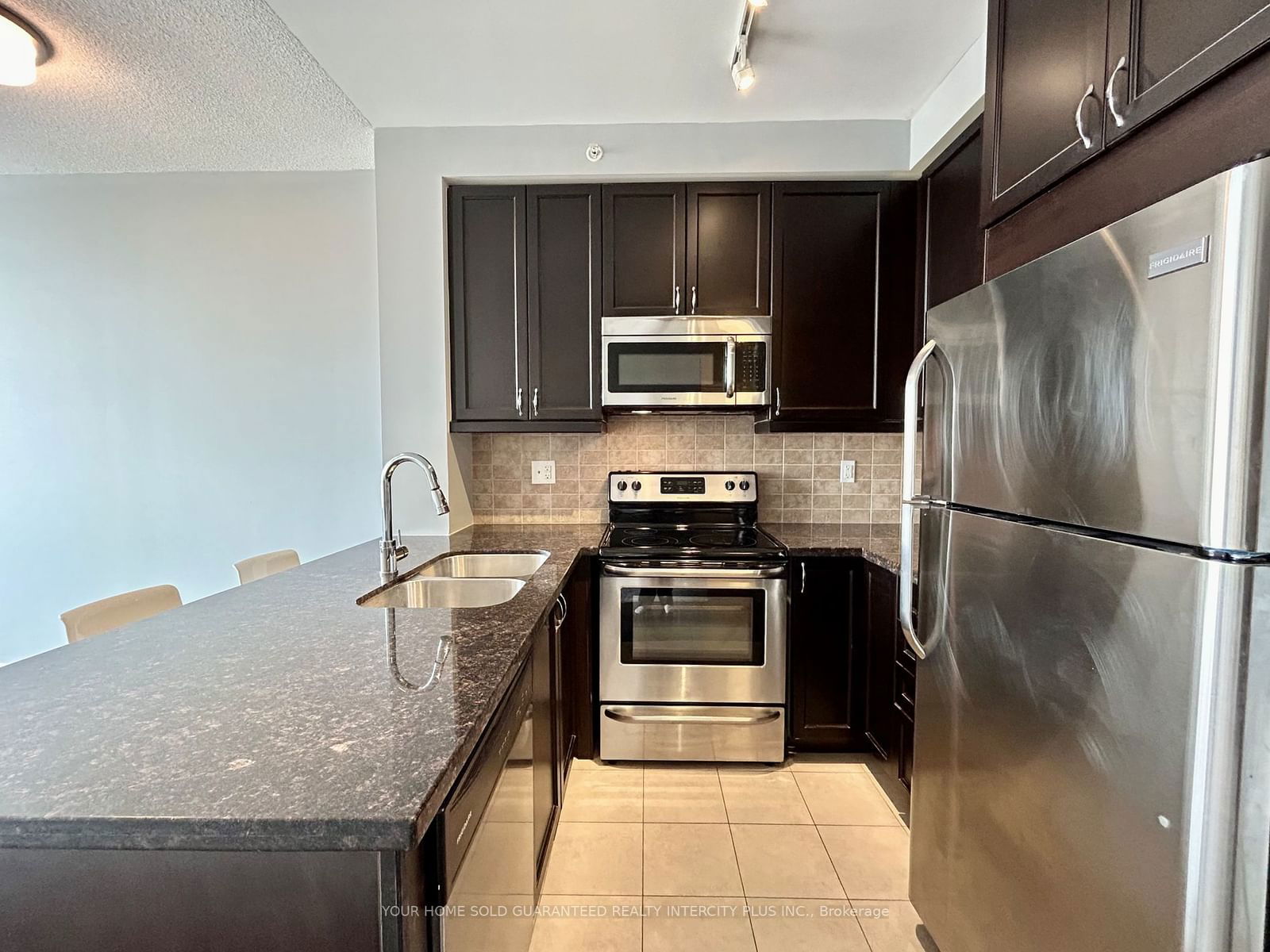 2396 Major Mackenzie Dr, unit 204 for rent