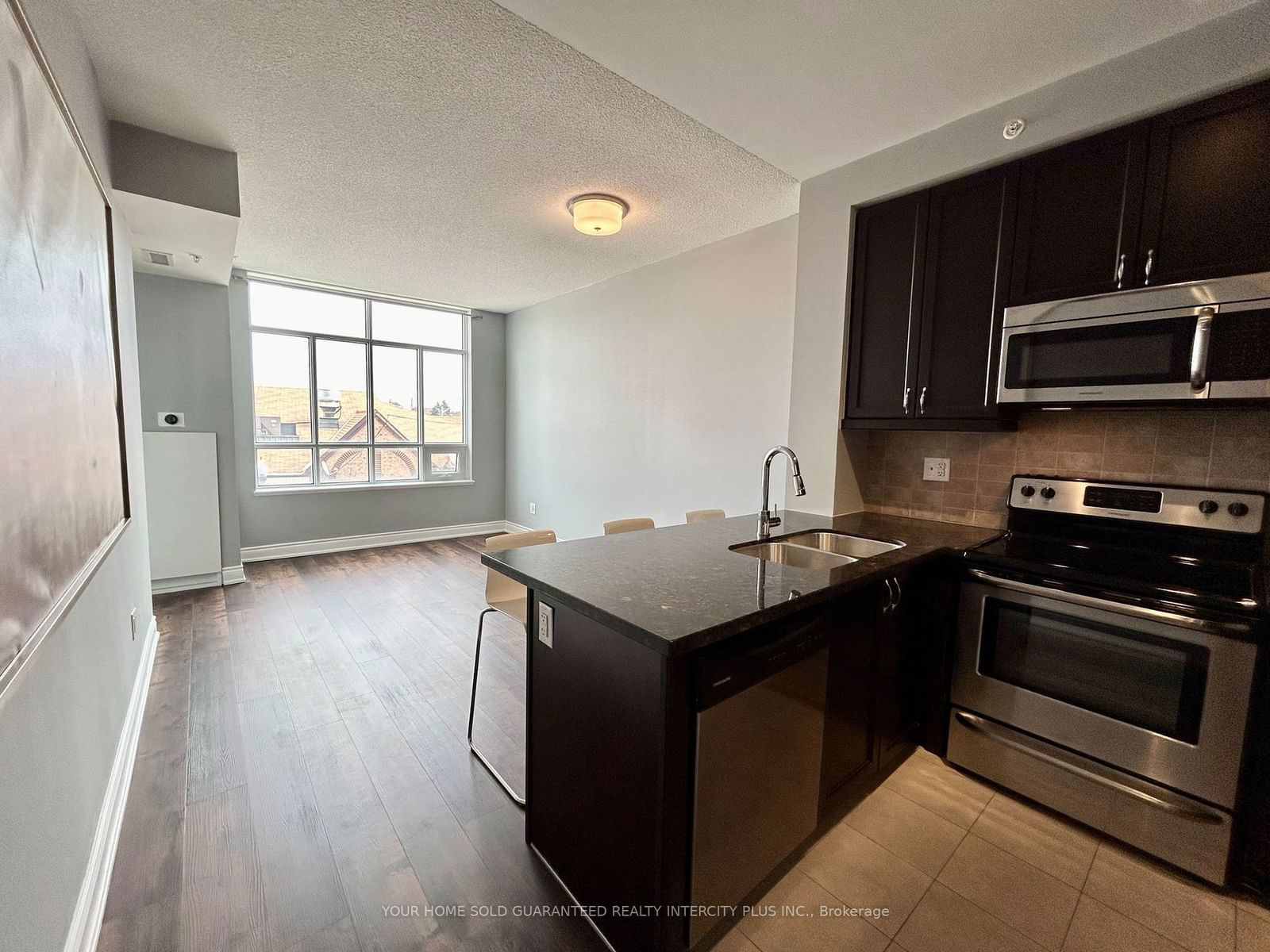 2396 Major Mackenzie Dr, unit 204 for rent