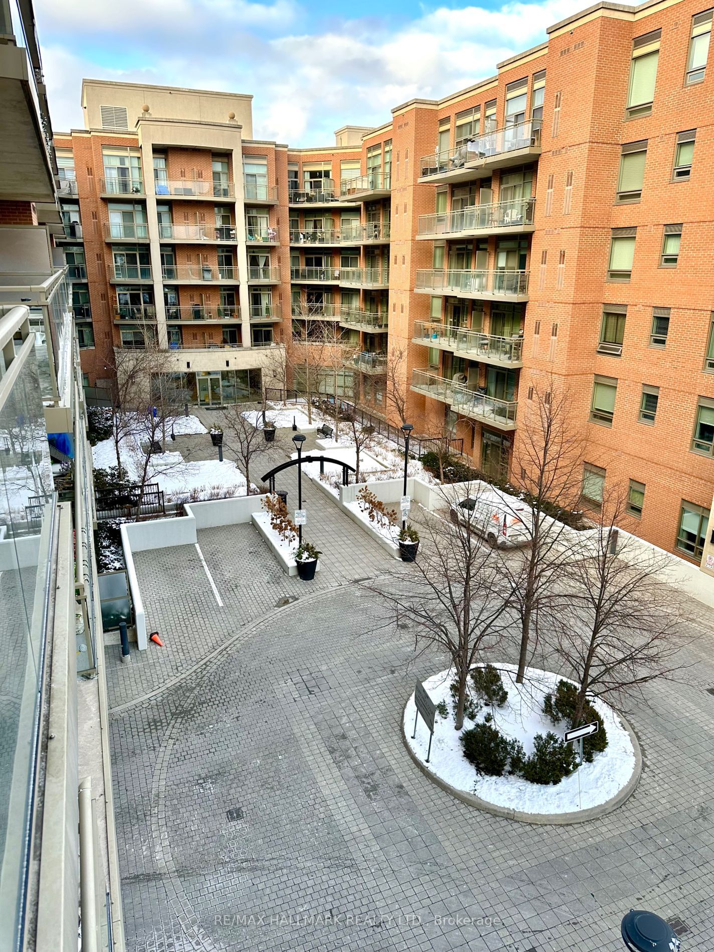 281 Woodbridge Ave S, unit 410 for sale