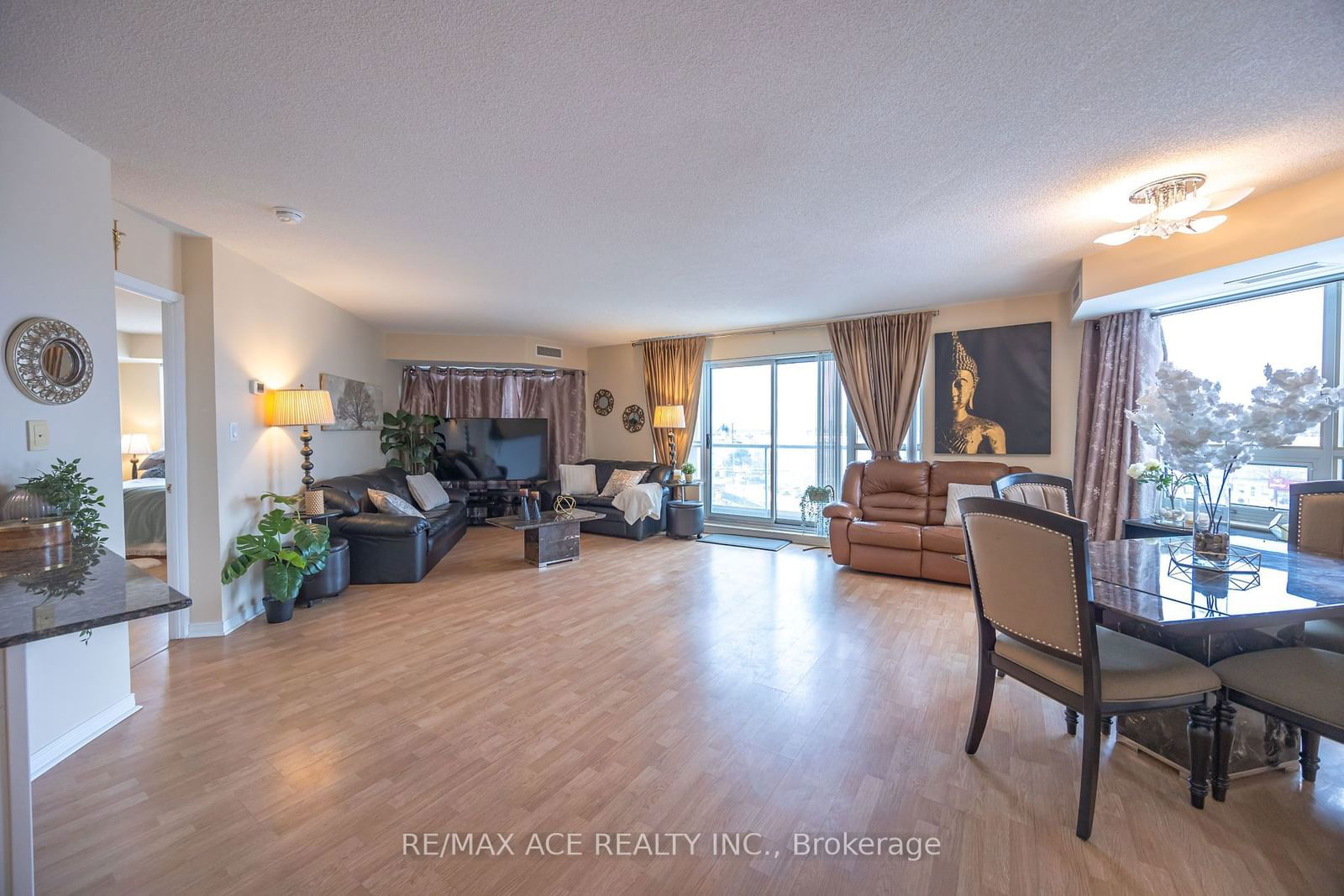 4600 Steeles Ave E, unit 601 for sale