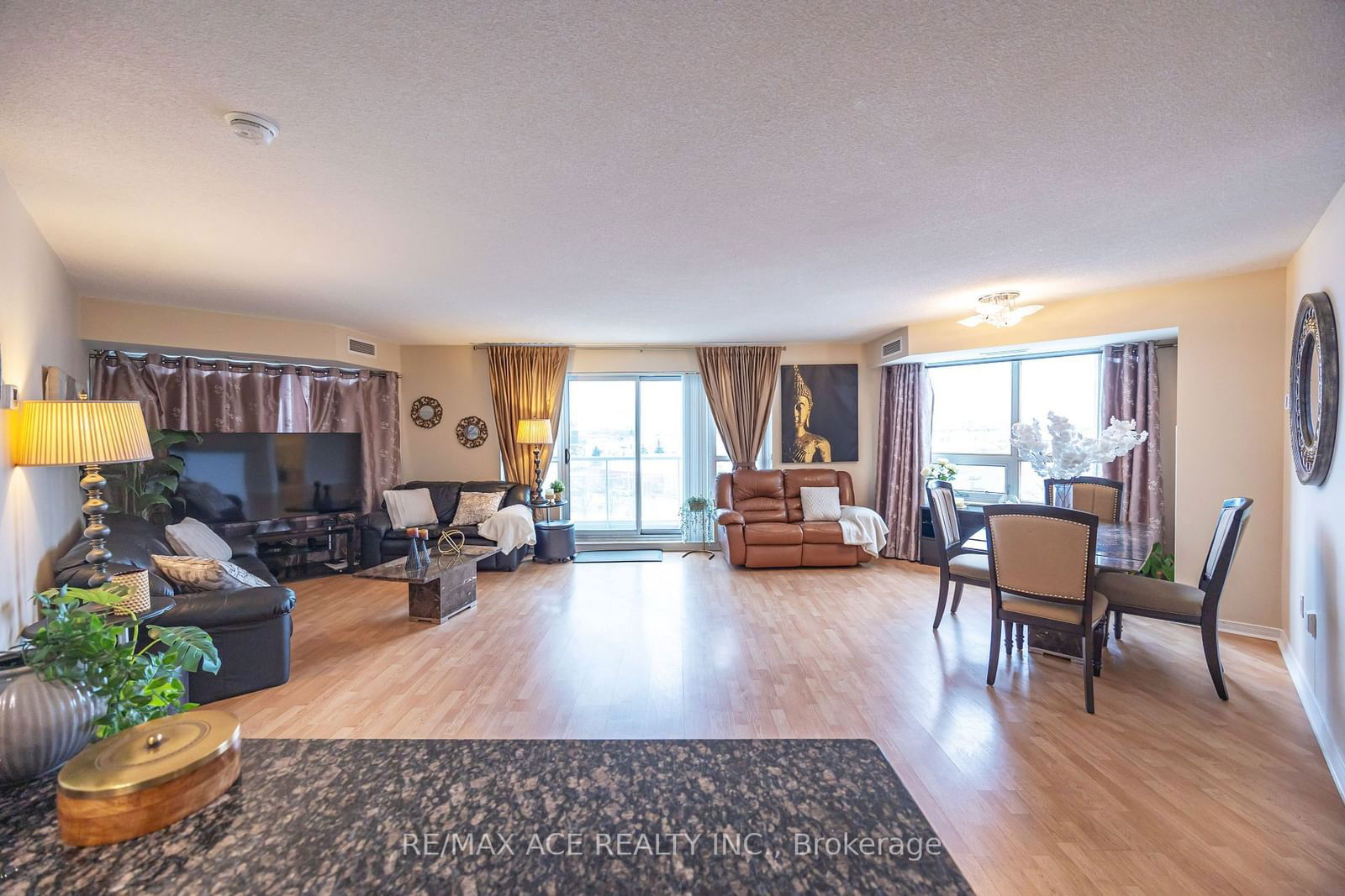 4600 Steeles Ave E, unit 601 for sale