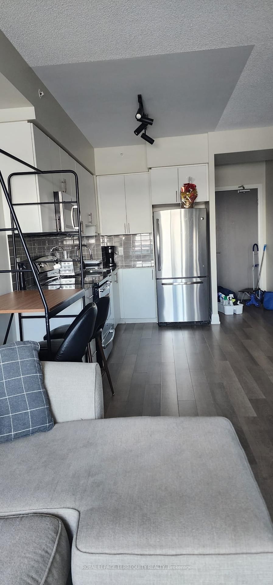 7165 Yonge St, unit 1710 for rent