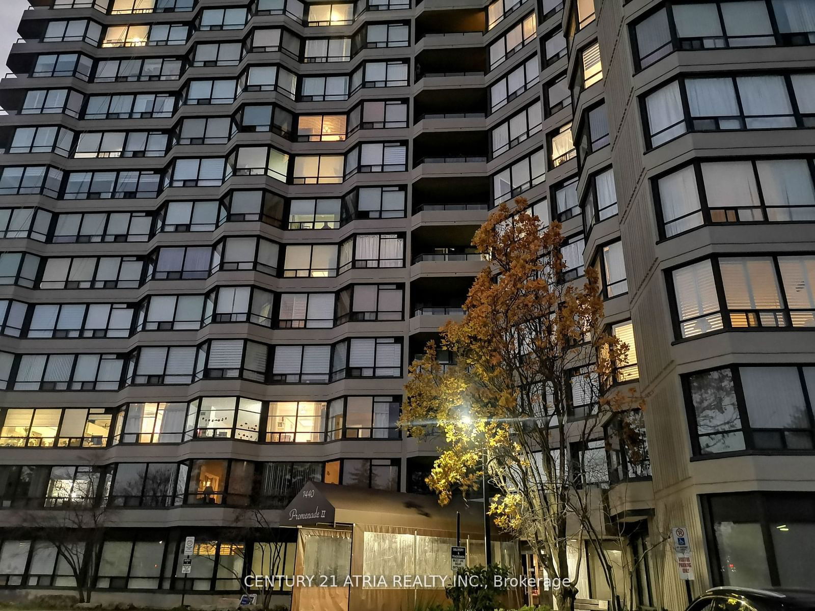 7440 Bathurst St, unit 401 for rent