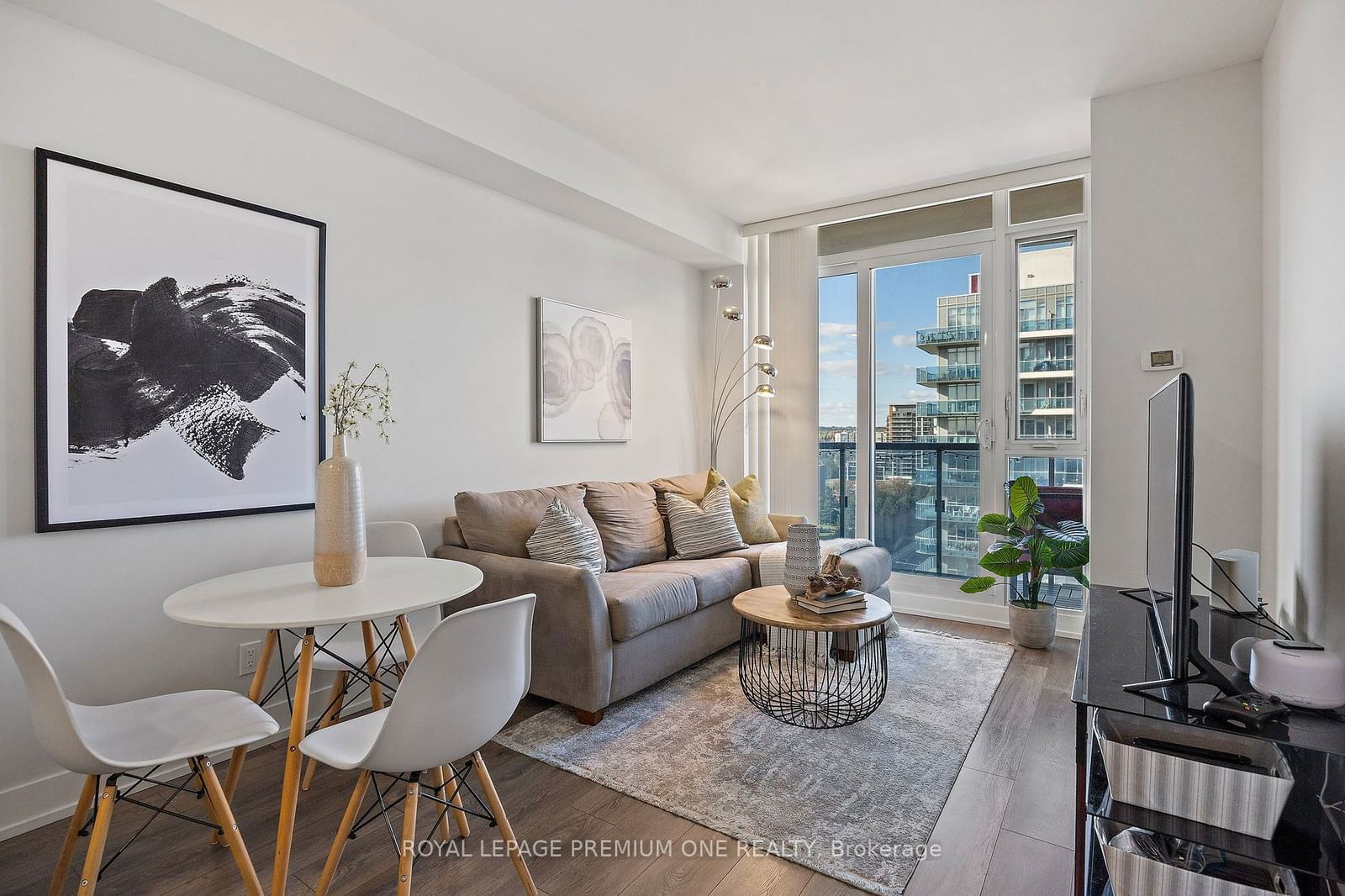 9471 Yonge St, unit 1514 for sale