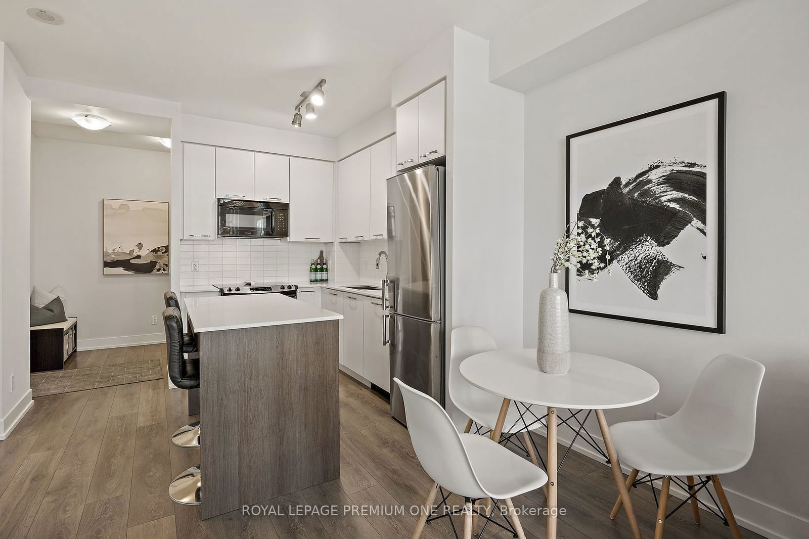 9471 Yonge St, unit 1514 for sale