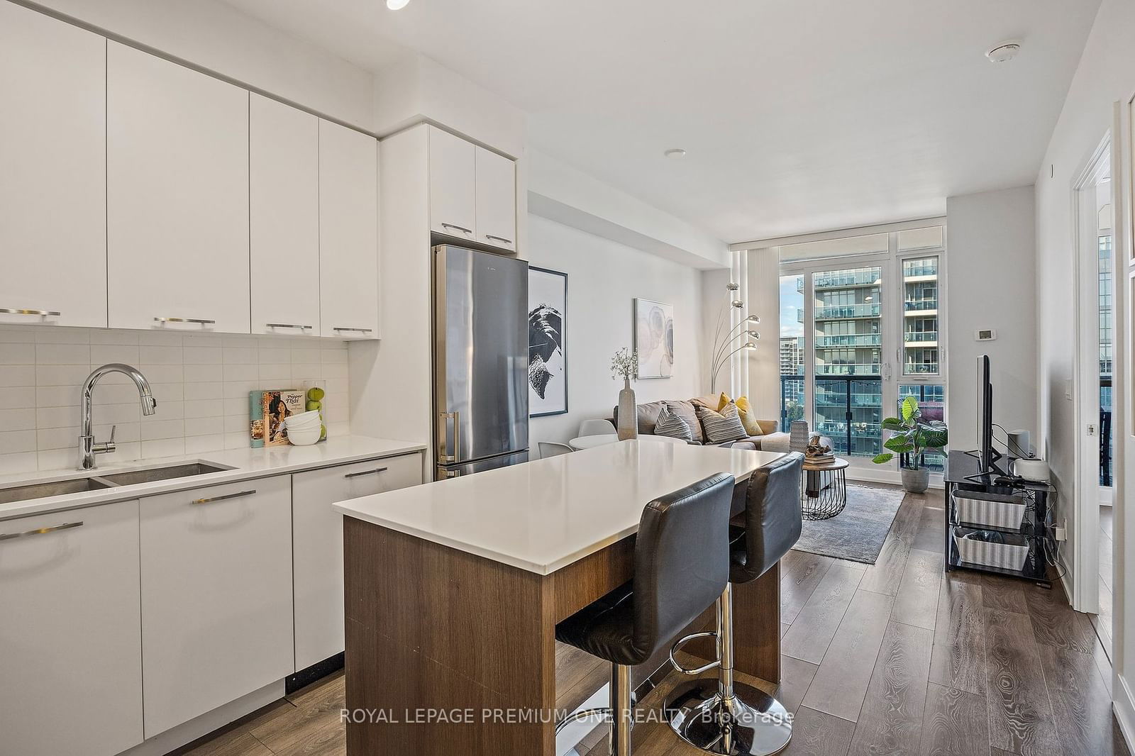 9471 Yonge St, unit 1514 for sale