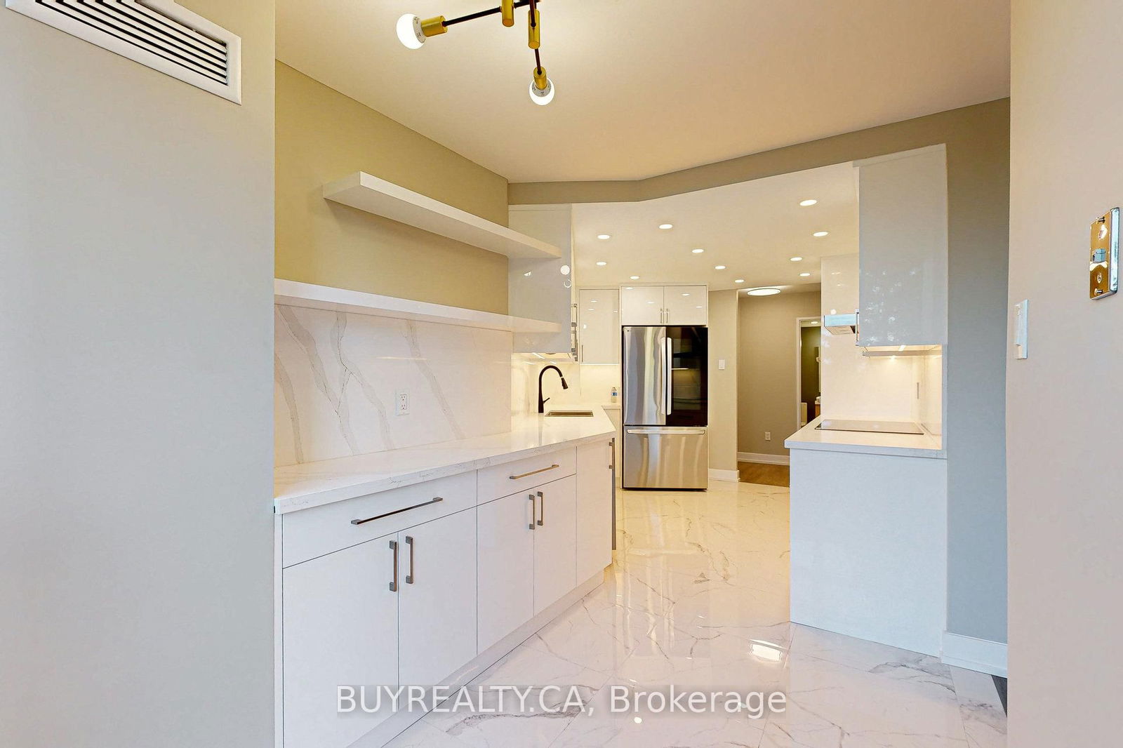 7905 Bayview Ave, unit 218 for sale