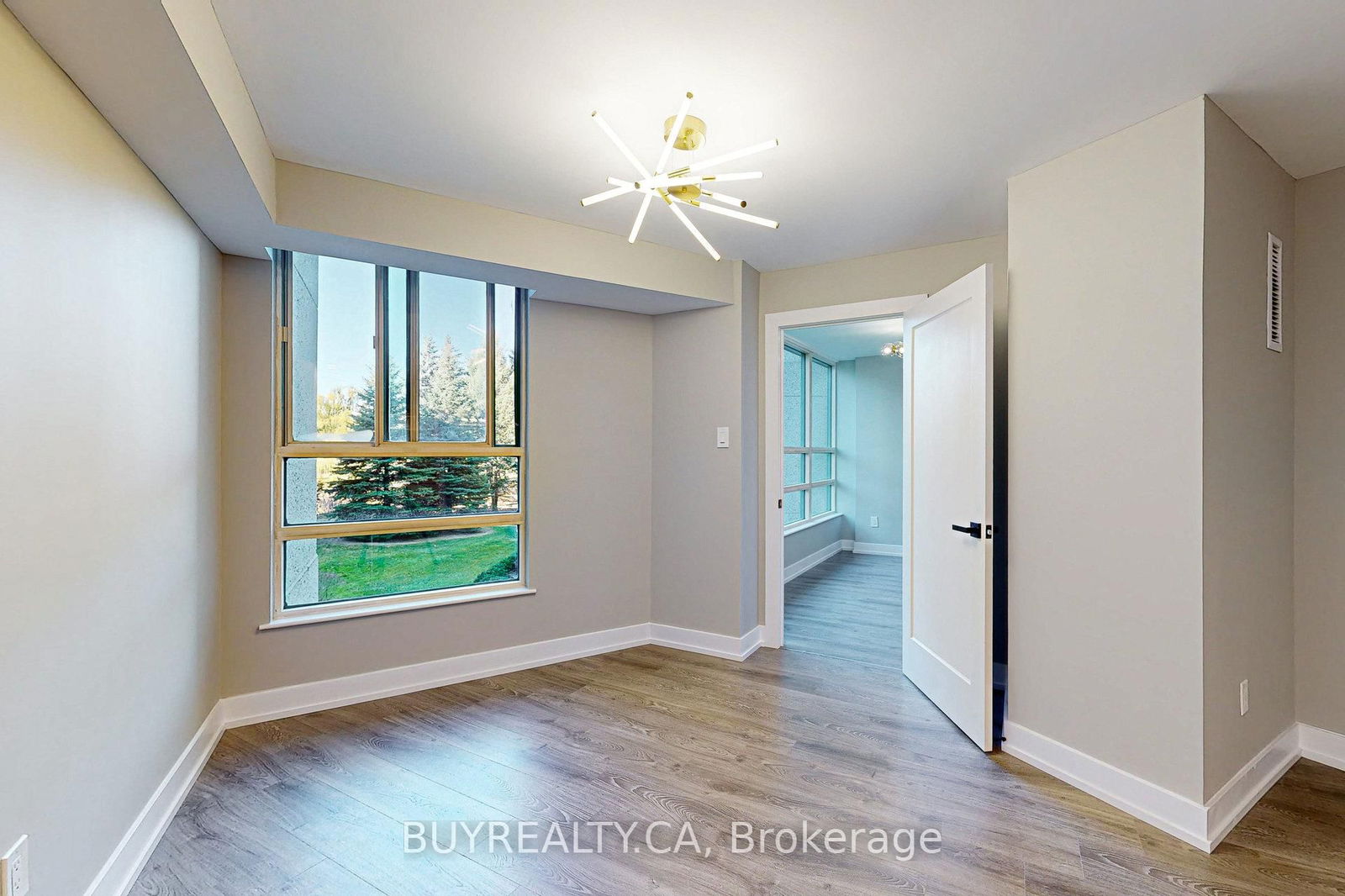 7905 Bayview Ave, unit 218 for sale