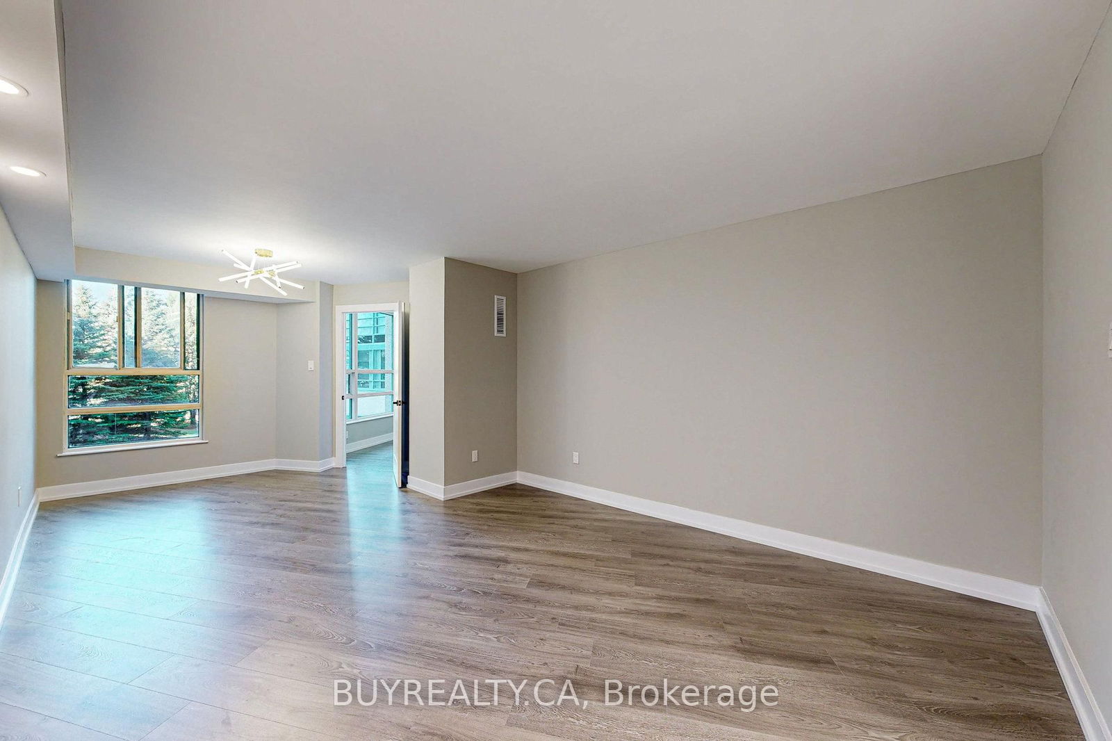 7905 Bayview Ave, unit 218 for sale