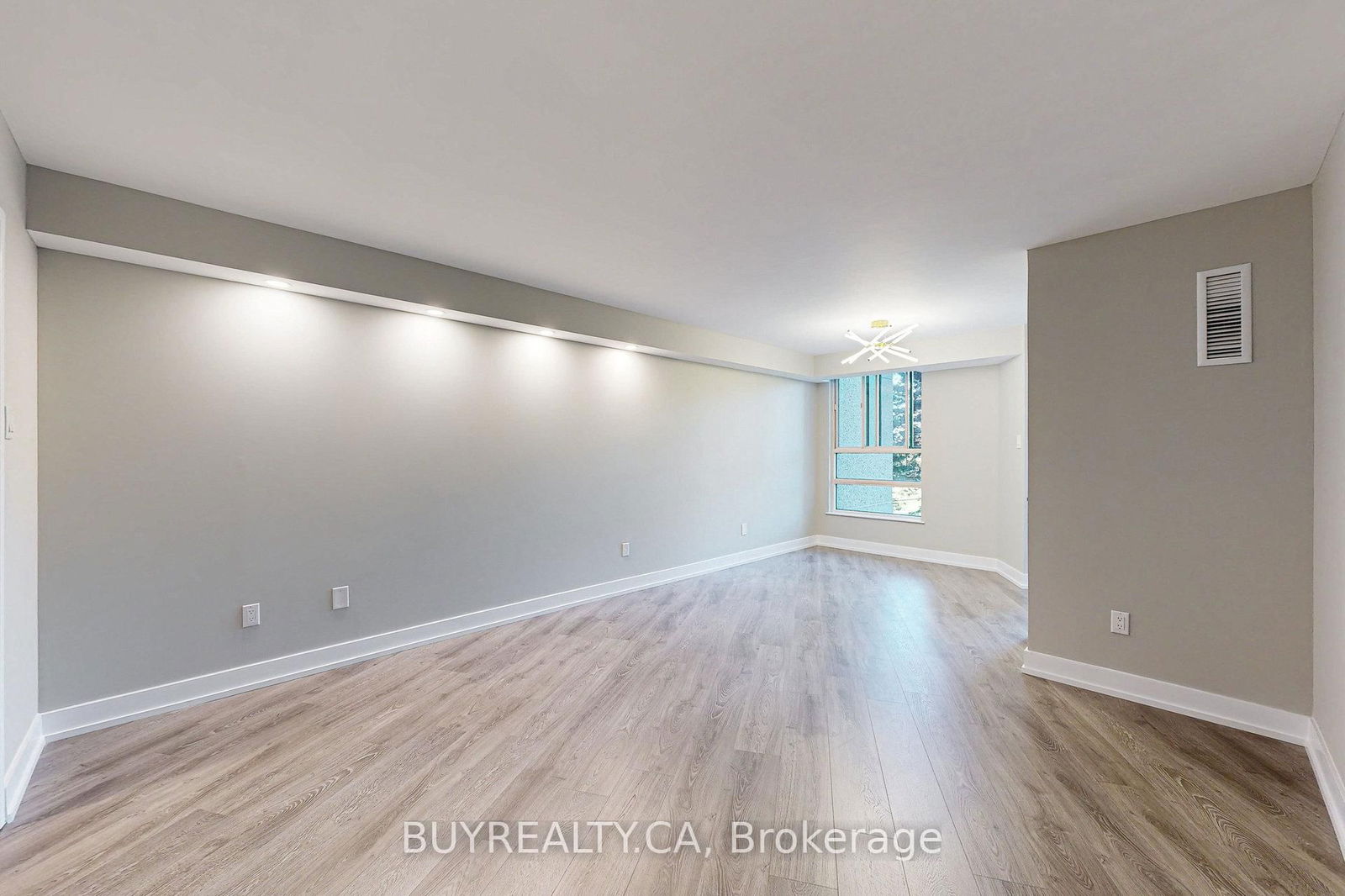 7905 Bayview Ave, unit 218 for sale