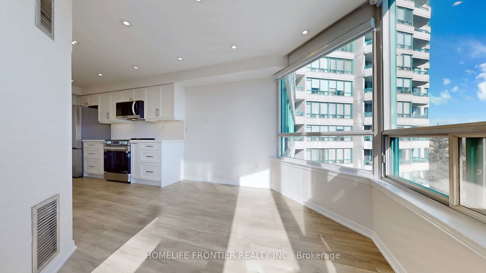 7250 Yonge St, unit 605 for sale