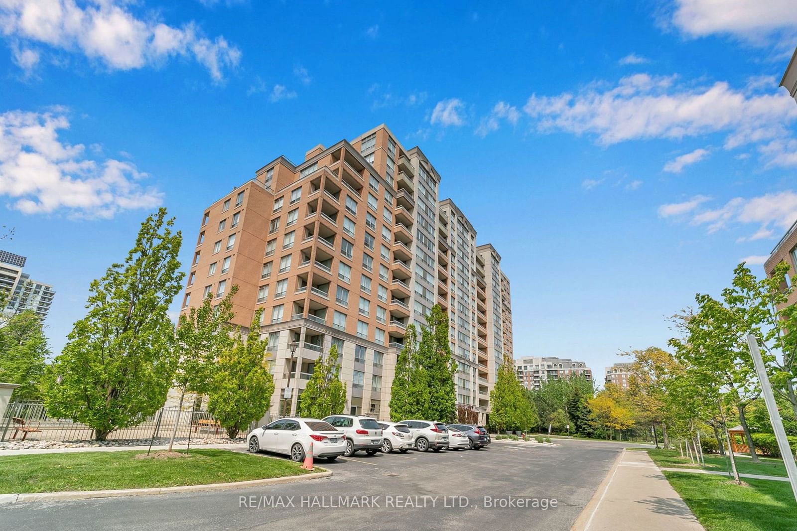 29 Northern Hts Dr N, unit 615 for sale