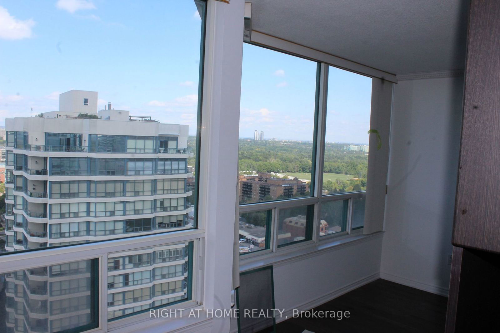 7250 Yonge St, unit PH211 for rent