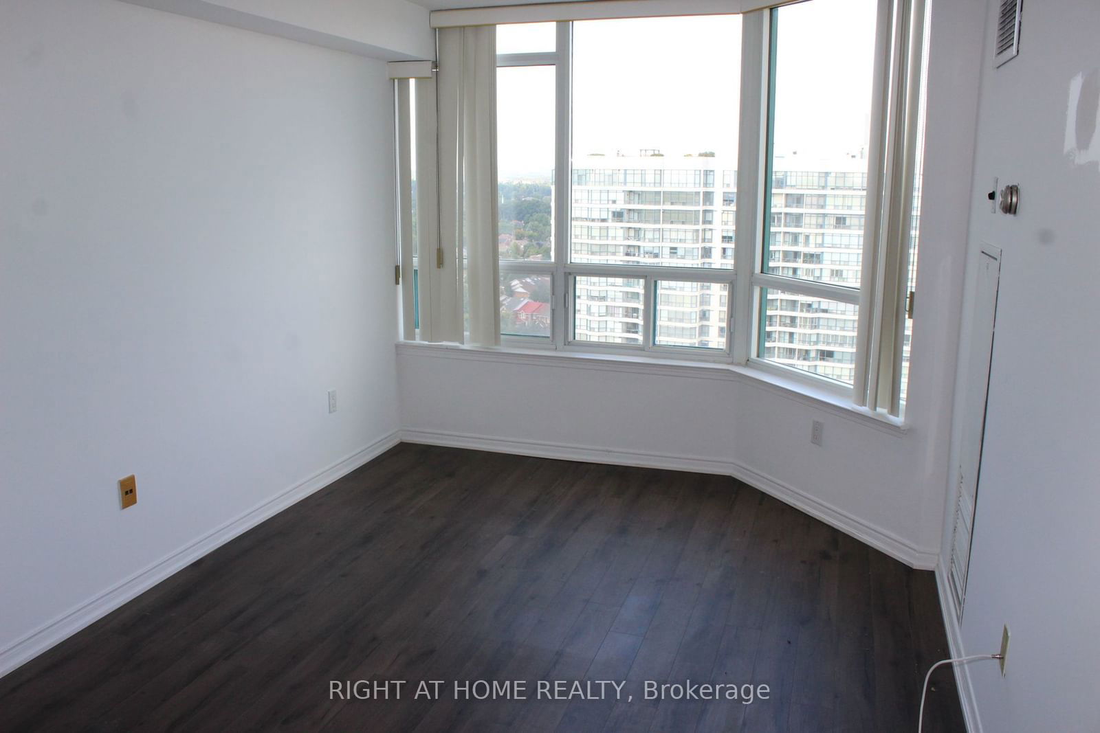 7250 Yonge St, unit PH211 for rent