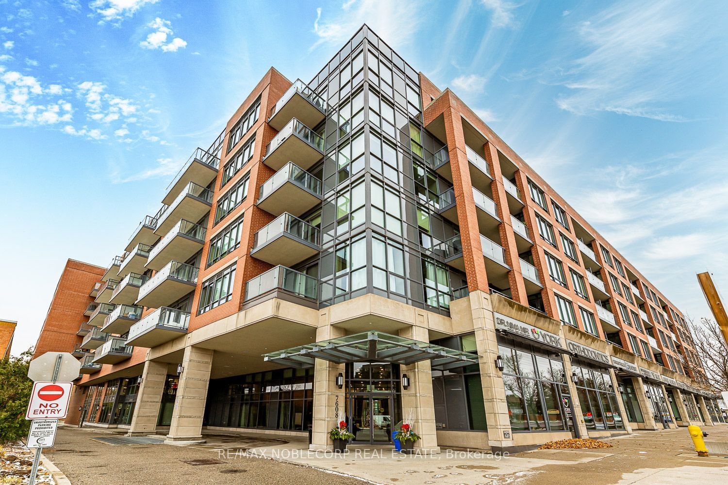 7608 Yonge St, unit 202 for sale