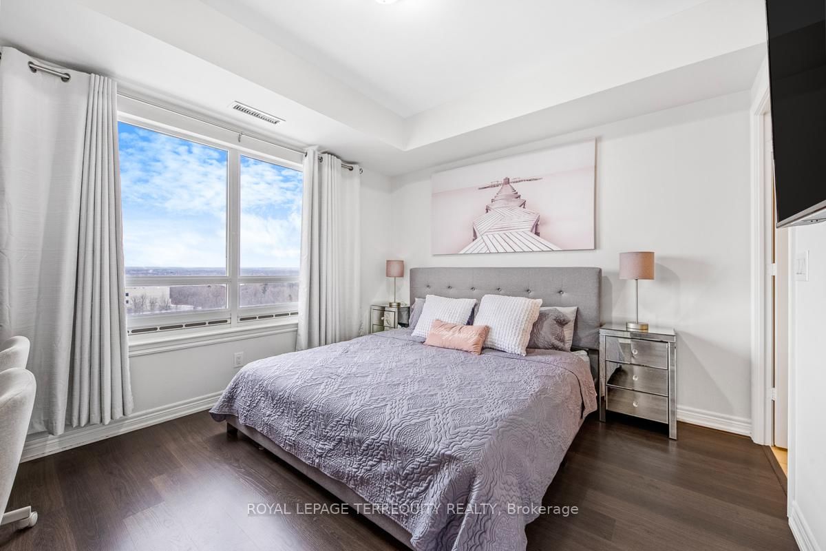 9245 Jane St, unit 1015 for sale