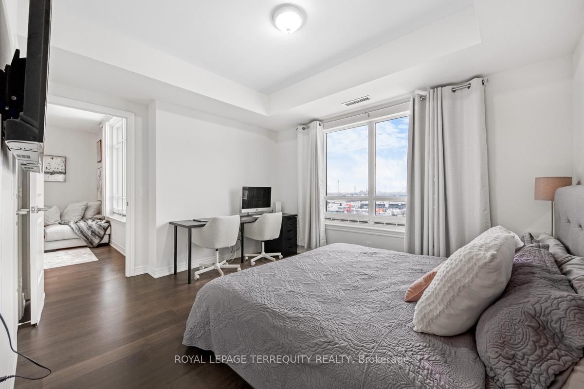 9245 Jane St, unit 1015 for sale