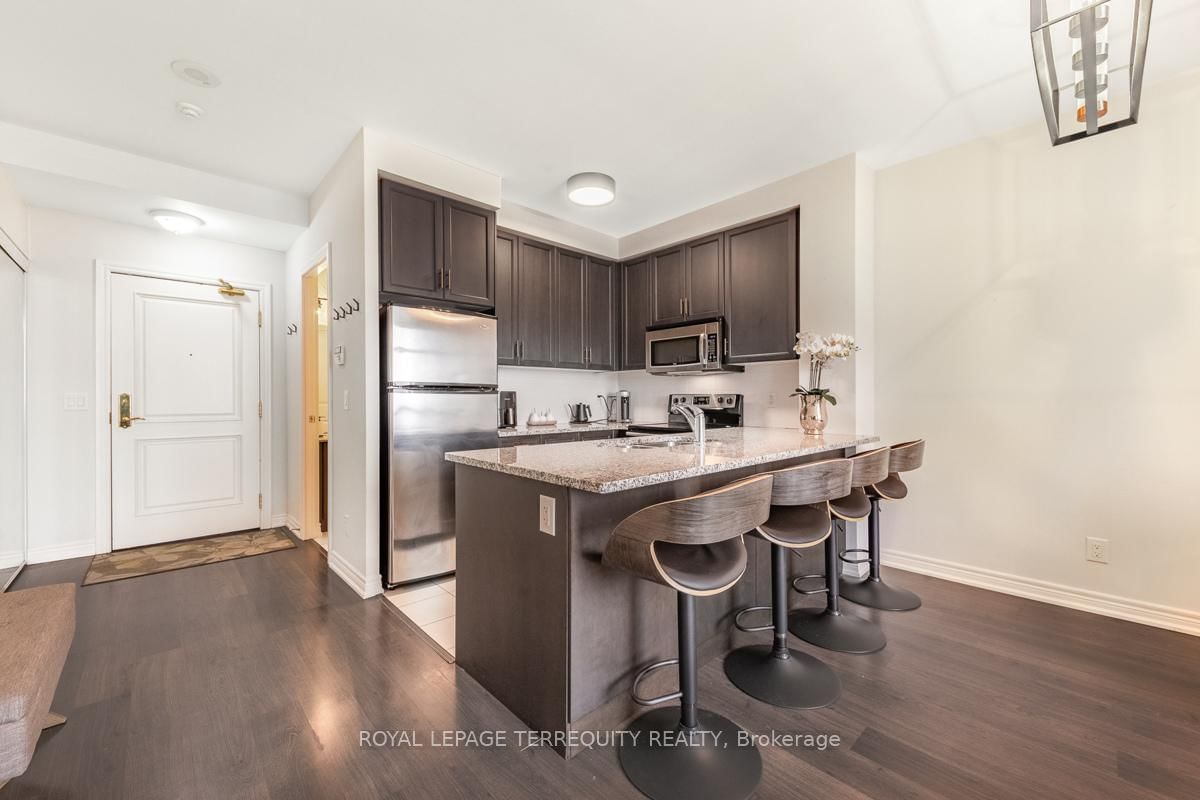 9245 Jane St, unit 1015 for sale